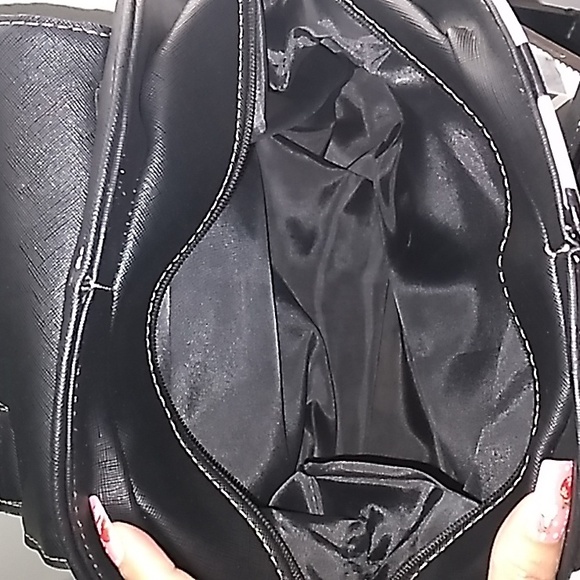 Pretty backpack set🤍🖤🎒 - Picture 13 of 15